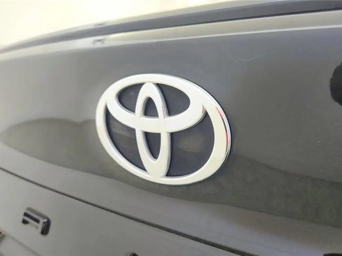 Used 2025 Toyota Camry SE FWD image 17