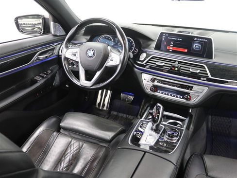 Used 2019 BMW 750i xDrive w/ Executive Package image 19