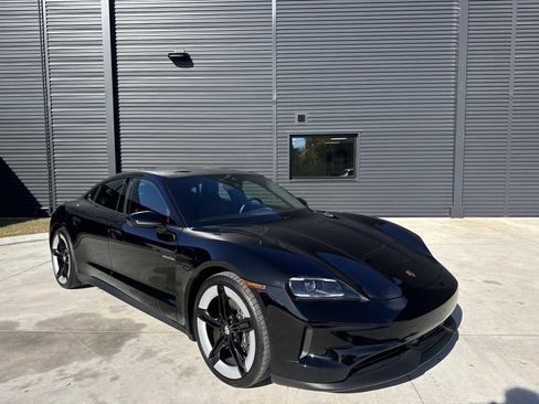 Used 2025 Porsche Taycan image 9