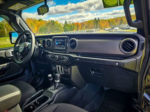 Certified 2023 Jeep Wrangler Sport S image 31