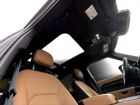 Used 2025 Land Rover Defender 110 V8 image 27