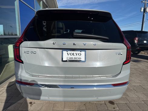 Used 2025 Volvo XC90 T8 Ultra w/ Protection Package Premier image 5