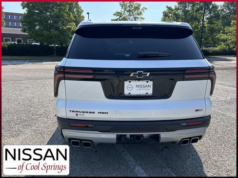 Used 2024 Chevrolet Traverse Z71 w/ Enhanced Driving Package AWD/4WD image 6