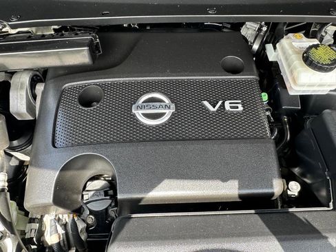 Used 2015 Nissan Pathfinder Platinum w/ Family Entertainment Package image 29