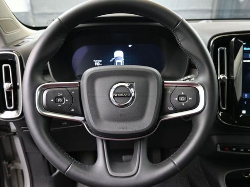 Certified 2025 Volvo XC40 B5 Core image 23