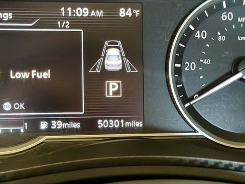 Used 2024 Nissan Versa SV FWD image 8