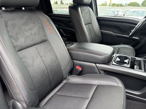 Used 2023 Nissan Titan PRO-4X image 10