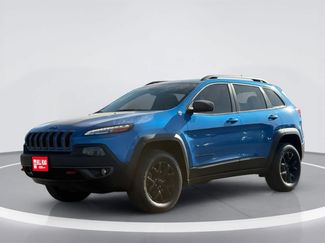 Used 2017 Jeep Cherokee Trailhawk w/ Comfort/Convenience Group AWD/4WD video 2