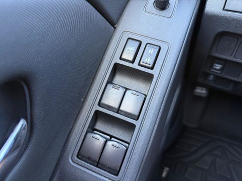 Used 2023 Nissan Frontier SV image 12