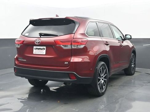 Used 2018 Toyota Highlander SE image 23