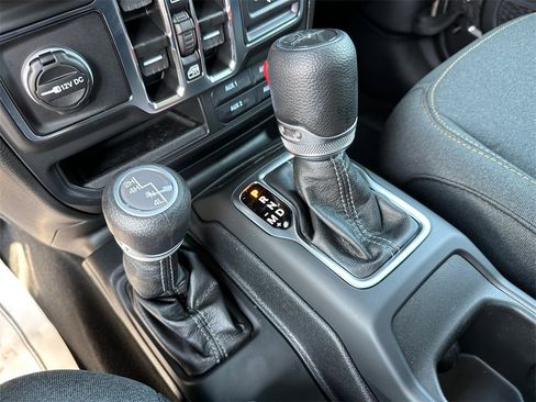 New 2025 Jeep Gladiator Sport image 28