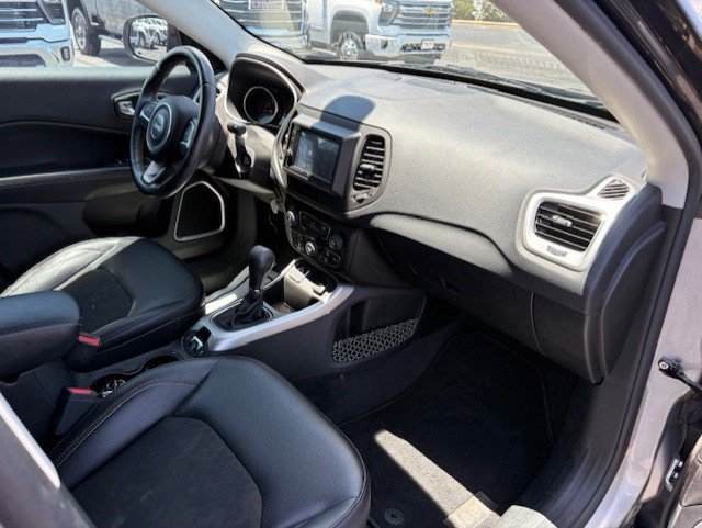 Used 2018 Jeep Compass Latitude w/ Popular Equipment Group FWD image 18
