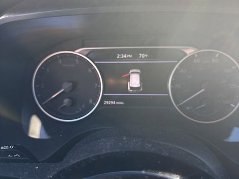 Used 2023 Nissan Rogue SV image 2