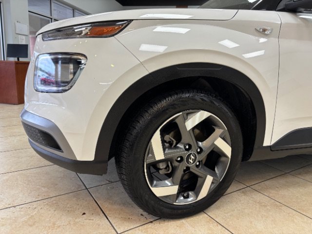 Used 2024 Hyundai Venue SEL FWD image 19