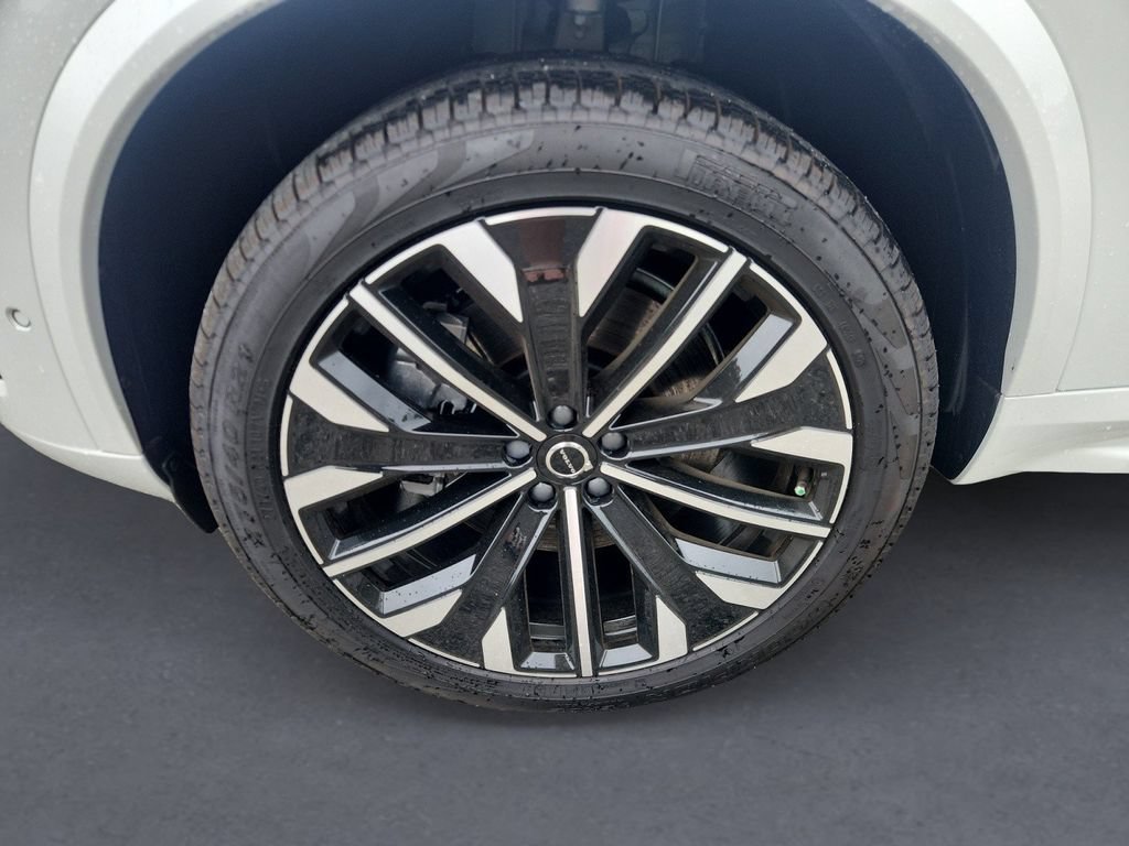 New 2026 Volvo XC90 T8 Plus w/ Protection Package Premier AWD/4WD image 8