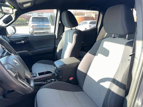 Used 2021 Toyota Tacoma TRD Sport image 16