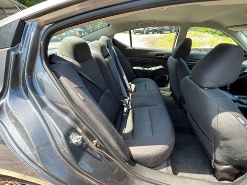 Used 2025 Nissan Altima 2.5 SV FWD image 39