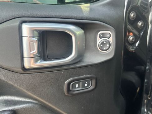 Used 2019 Jeep Wrangler Unlimited Sport S image 6