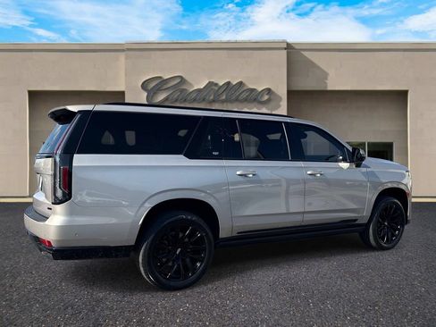 Used 2024 Cadillac Escalade ESV Sport w/ LPO, ONYX Package AWD/4WD image 3