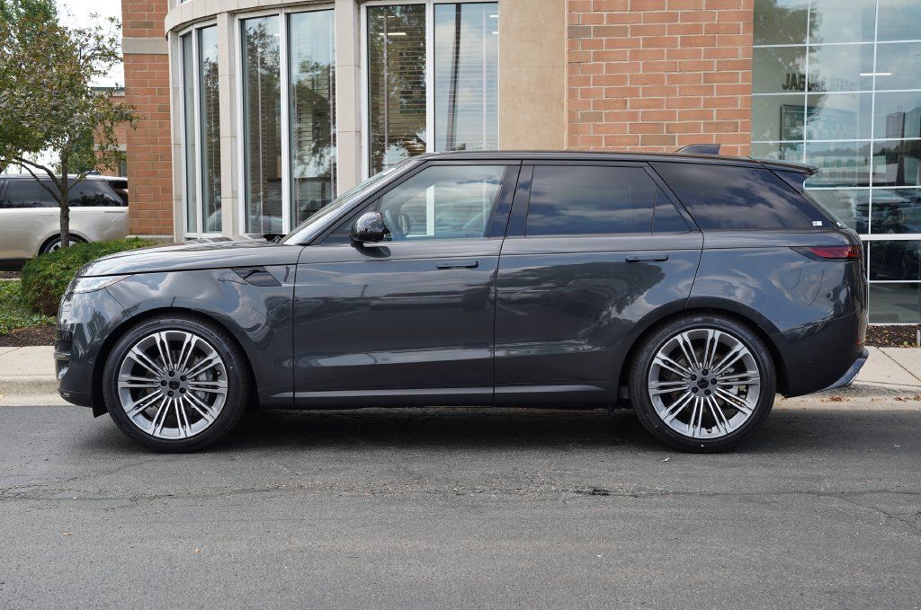 New 2026 Land Rover Range Rover Sport SE AWD/4WD image 2
