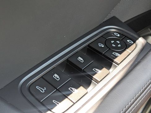 Used 2026 Porsche Cayenne AWD/4WD image 8