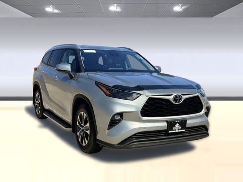 Used 2022 Toyota Highlander XLE image 7