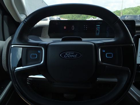 Used 2025 Ford Expedition Platinum AWD/4WD image 24