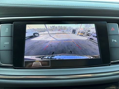 Used 2021 Buick Enclave Essence w/ Sound and Sites Package AWD/4WD image 36