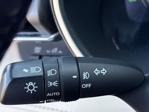 Used 2023 Toyota Highlander Limited image 22