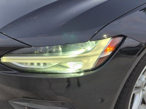 Used 2018 Volvo S90 T5 Momentum w/ Convenience Package FWD image 10