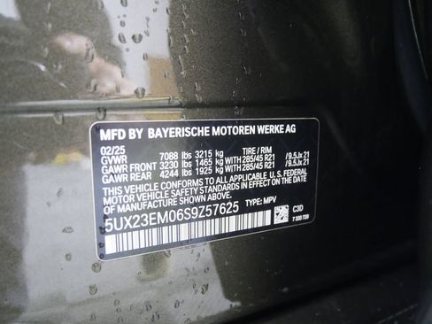 Certified 2025 BMW X7 xDrive40i AWD/4WD image 27