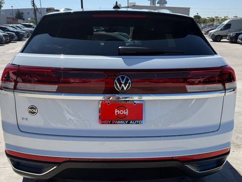 Used 2024 Volkswagen Atlas Cross Sport SE FWD image 8
