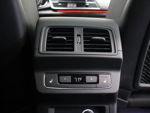 Used 2020 Audi Q5 e Prestige w/ Prestige Package image 25