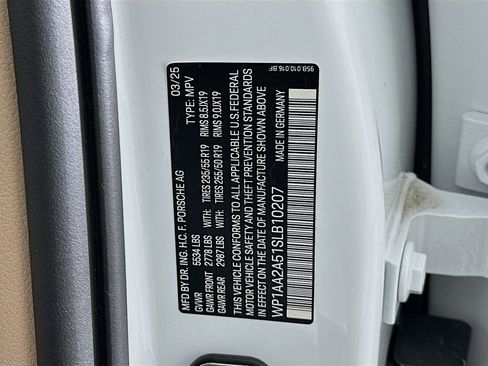 Used 2025 Porsche Macan image 36