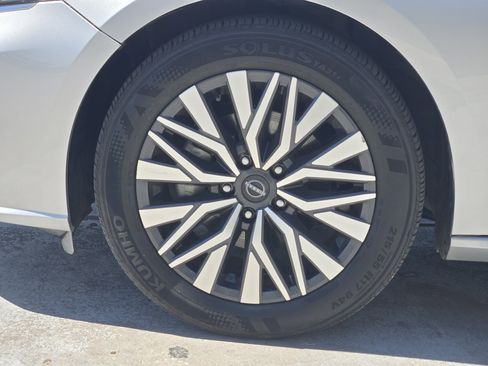 Used 2024 Nissan Altima 2.5 SV image 15