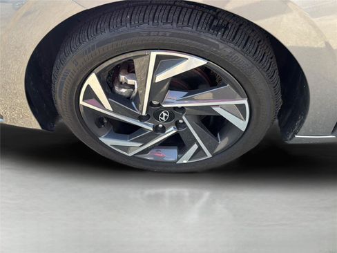 Used 2024 Hyundai Elantra Limited FWD image 30
