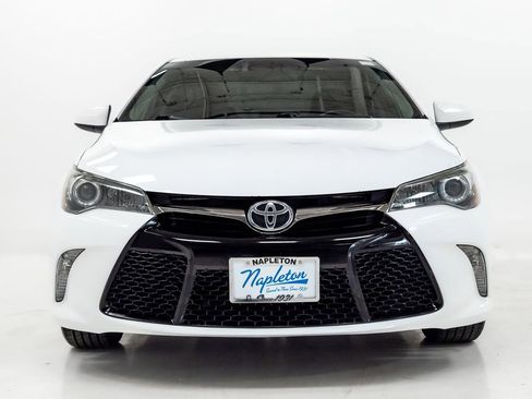 Used 2016 Toyota Camry SE image 4