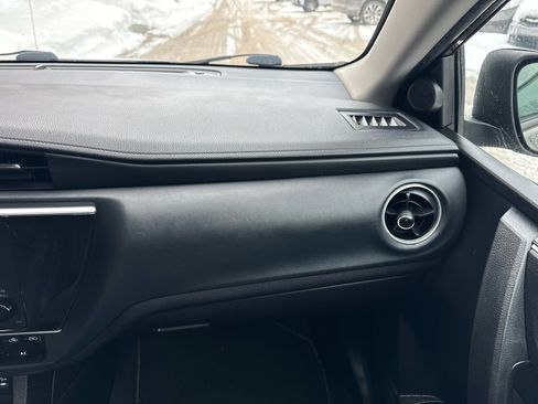 Used 2018 Toyota Corolla LE image 18