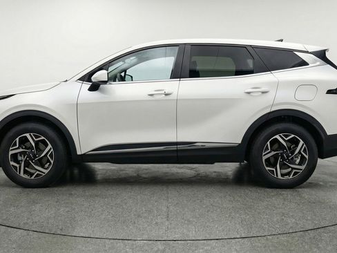 Used 2025 Kia Sportage LX image 5