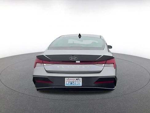 Used 2025 Hyundai Elantra SEL image 12