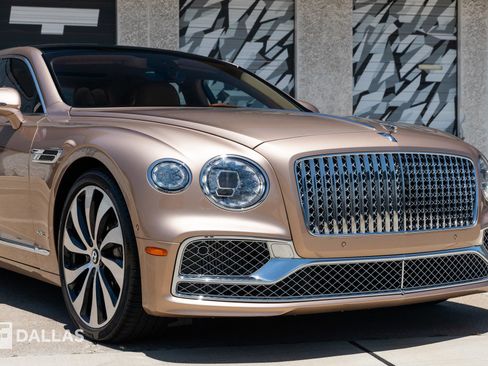 Used 2022 Bentley Flying Spur W12 image 2