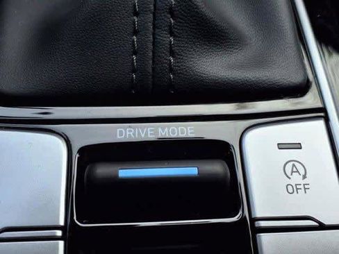 Certified 2025 Hyundai Tucson SE image 10