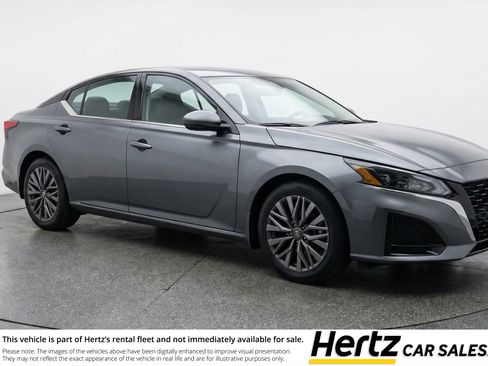 Used 2025 Nissan Altima 2.5 SV image 1