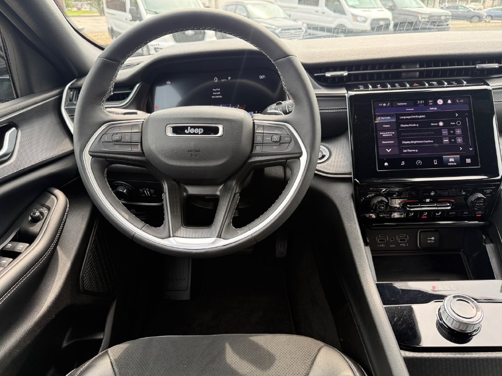 Used 2023 Jeep Grand Cherokee Altitude AWD/4WD image 28