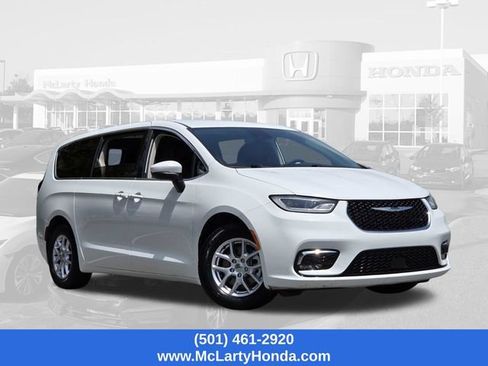 Used 2023 Chrysler Pacifica Touring-L FWD image 20