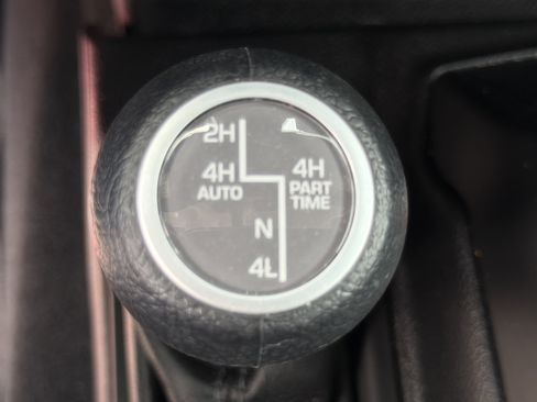 Used 2025 Jeep Wrangler Unlimited Sahara AWD/4WD image 31