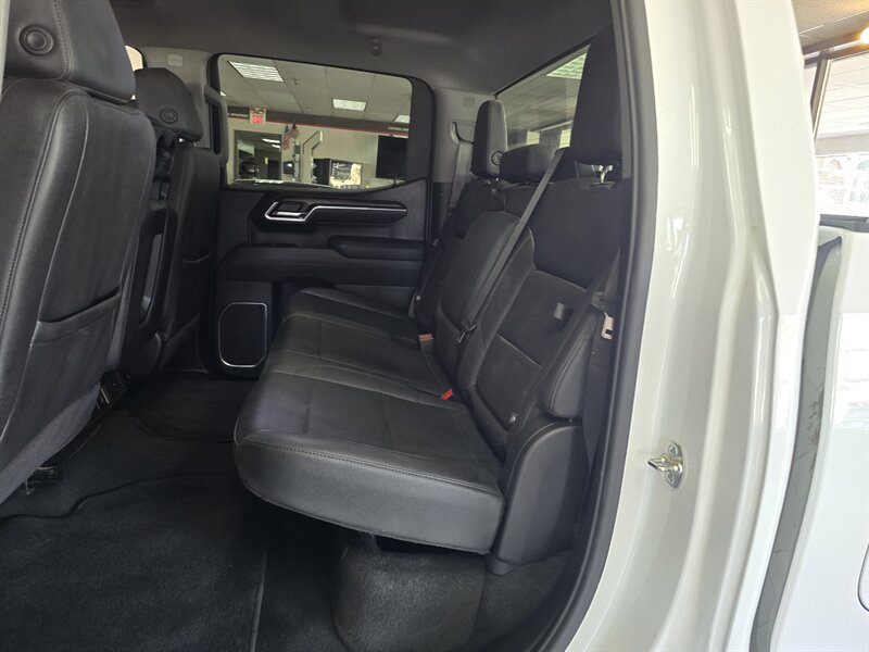Used 2025 GMC Sierra 1500 SLT AWD/4WD image 13