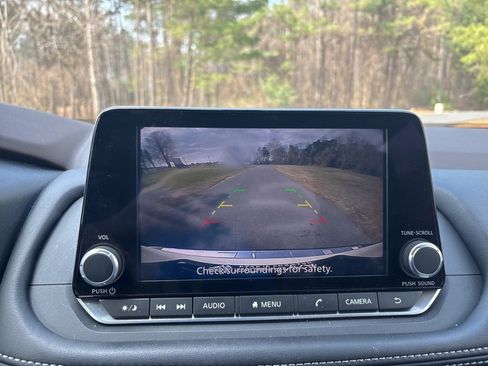 Used 2023 Nissan Rogue SV image 24