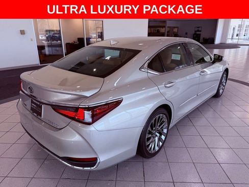 Certified 2025 Lexus ES 300h Ultra Luxury w/ Accessory Package (Z1) image 7