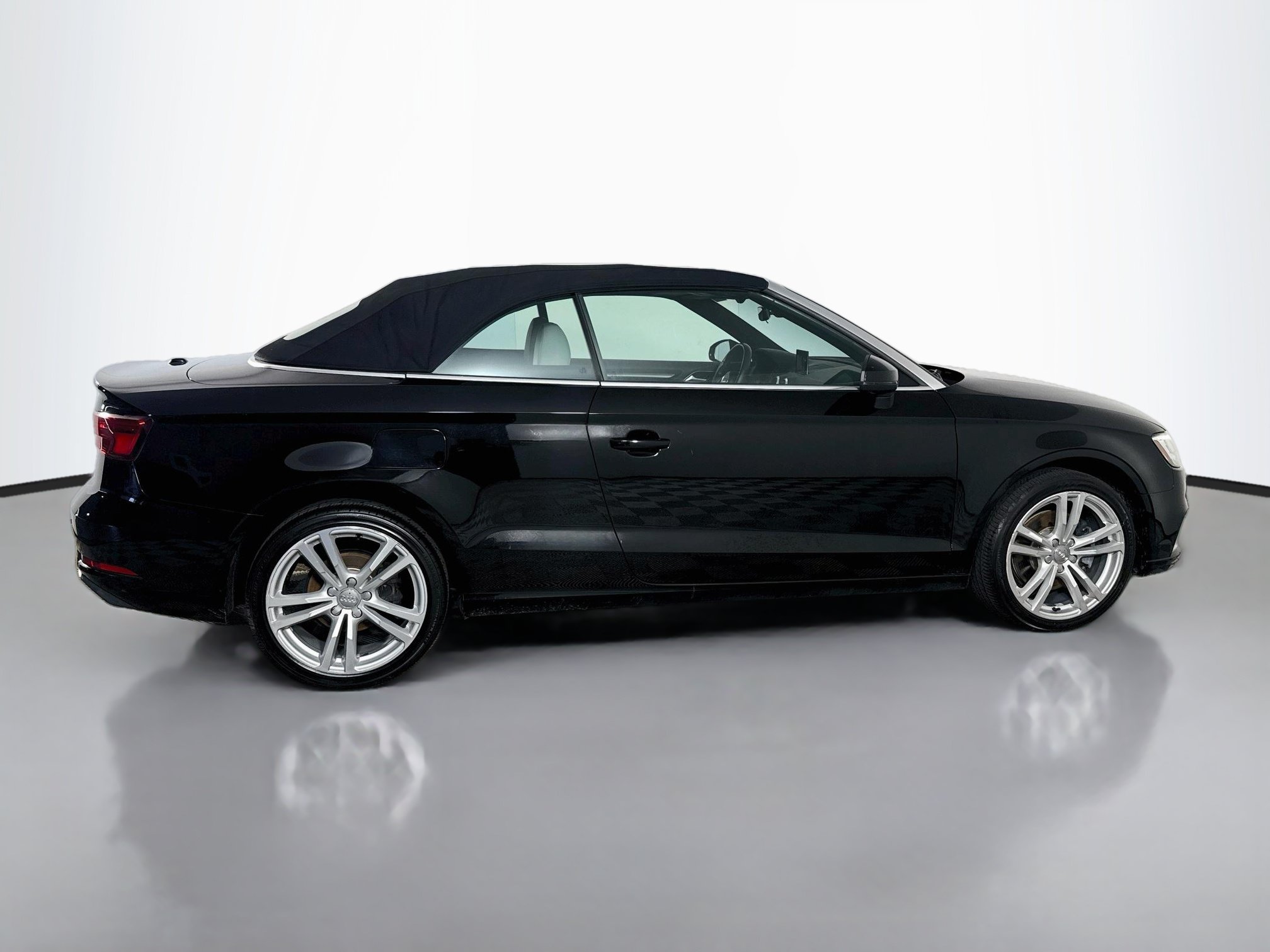 Used 2018 Audi A3 2.0T Premium FWD image 38